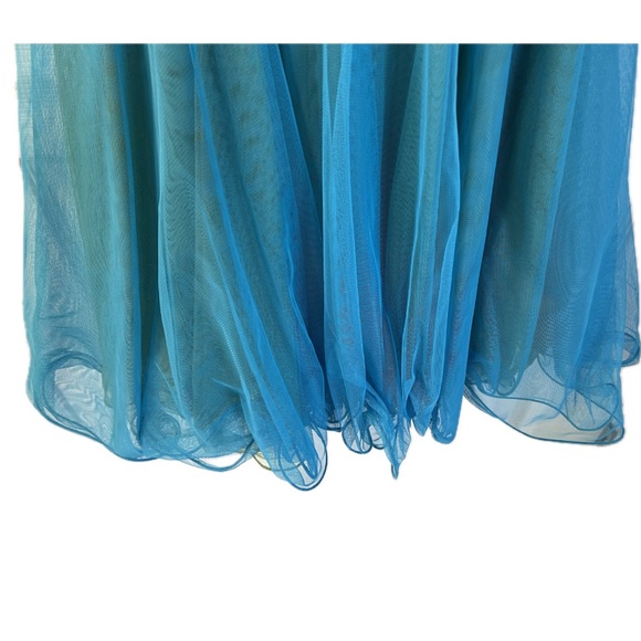 Adrianna Papell Collection prom dress, size 4, aquamarine. Good used condition. - Picture 4 of 10